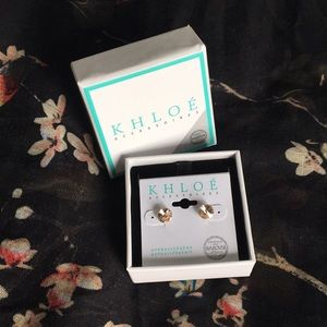 Khloé accessoires earrings with Swarovski crystals